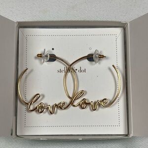NIB Stella & Dot Gold Plated Wire Love Hoop Earrings Boxed no lid